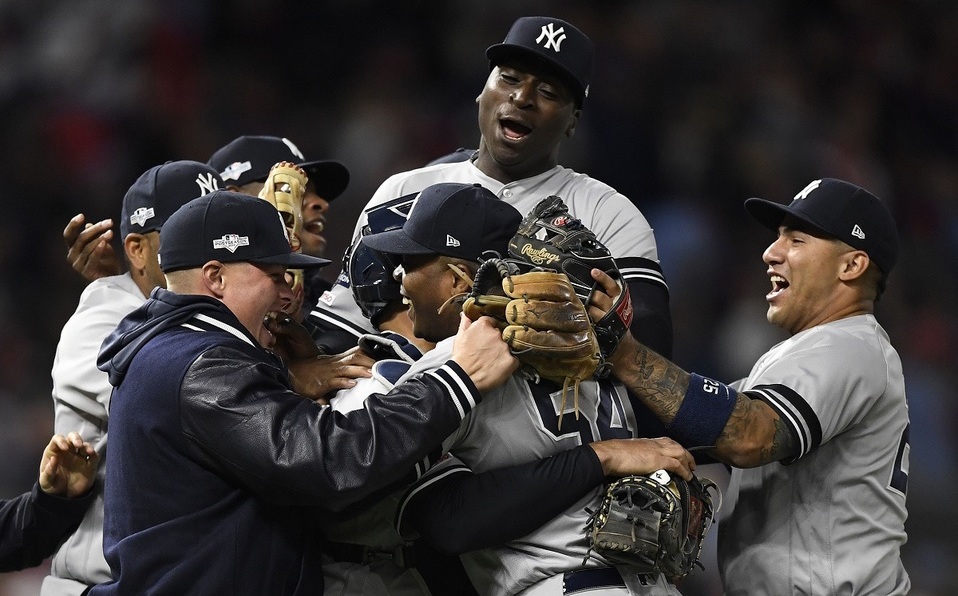 Yankees barren y avanzan a la Serie de Campeonato